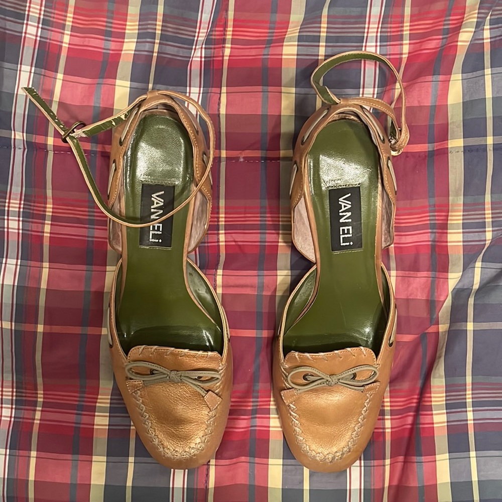 Women’s VANELi Leather Wedge shoes Gold Size 9